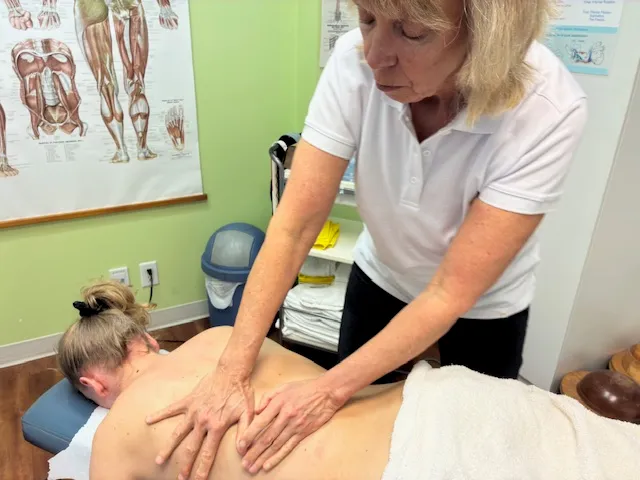 Clinical illustration of a supported position for sciatica relief